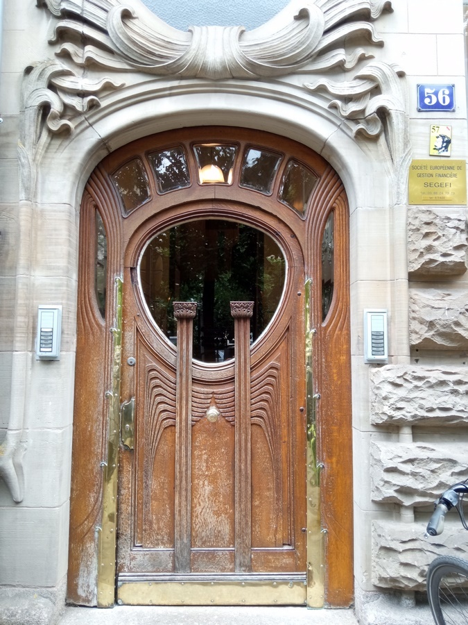 avant-la-restauration-de-la-porte