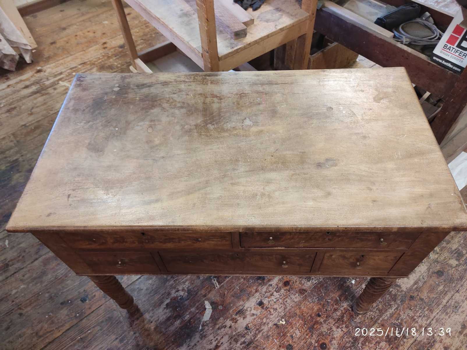 bureau-acajou-avant