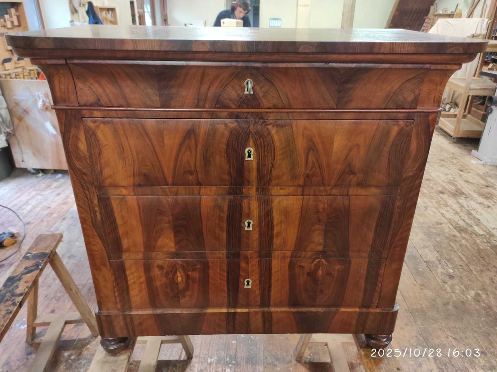Commode-en-noyer